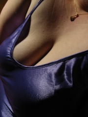 Sara_dd's cleavage