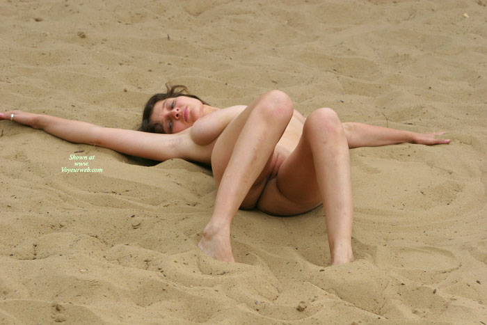 File:Lana.sand.jpg