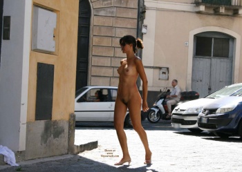 Naked Girl on the Street: Dulcinea