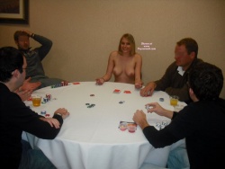 Strip Poker : this girl is visibly losing and will be fucked