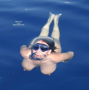 Alicia snorkeling nude