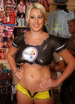 A Steeler's fan stealing heart