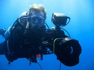 A fully equipped Expert Underwater Voyeur