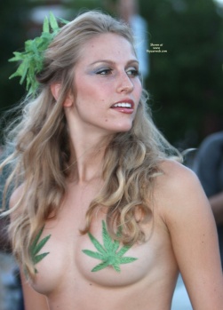 A Saint Louis beauty at the protest