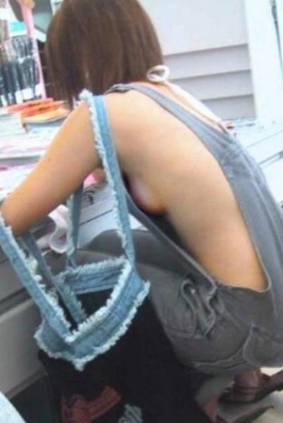 File:0~Sideboob.jpg
