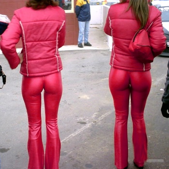 candid lycra car show girls