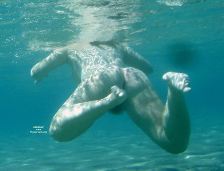 File:20120621043702!Pussy Underwater.jpg