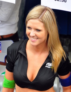 candid cleavage on car show girls